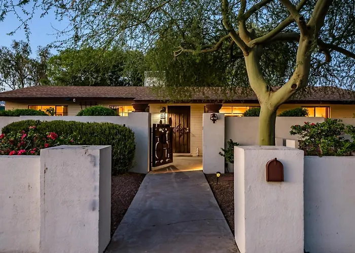Holiday home Family Retreat Hot Tub Games And Backyard Oasis Scottsdale
