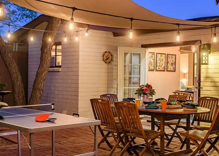 Family Retreat Hot Tub Games And Backyard Oasis Holiday home Scottsdale